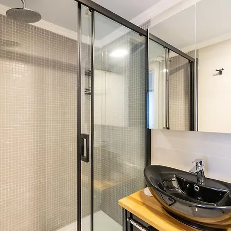 Cesme'de Yemyesil Bahceli, Havuzlu Villa-awz112 Villa