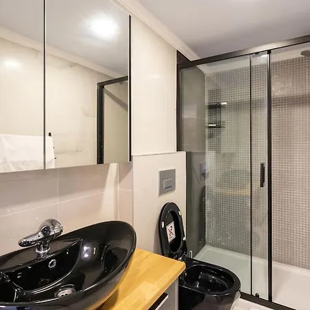 Villa Cesme'de Yemyesil Bahceli, Havuzlu Villa-awz112 *