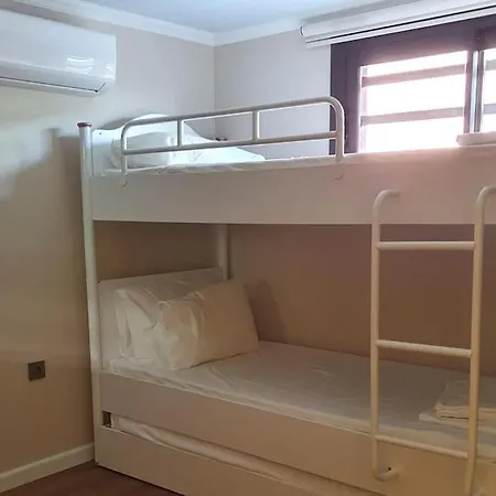 Cesme'de Yemyesil Bahceli, Havuzlu Villa-awz112 Villa Çeşme