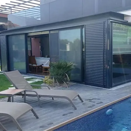 וילה Cesme'de Yemyesil Bahceli, Havuzlu Villa-awz112