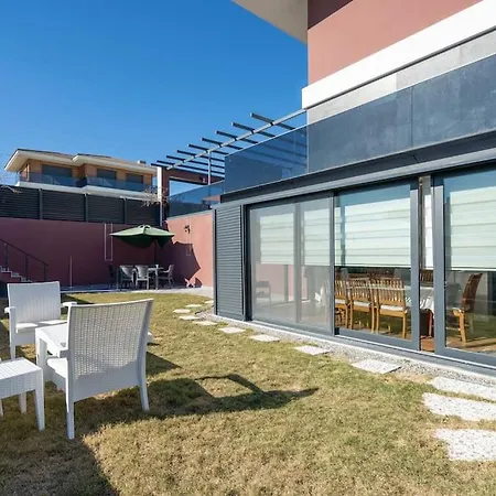 Cesme'de Yemyesil Bahceli, Havuzlu Villa-awz112 Çeşme
